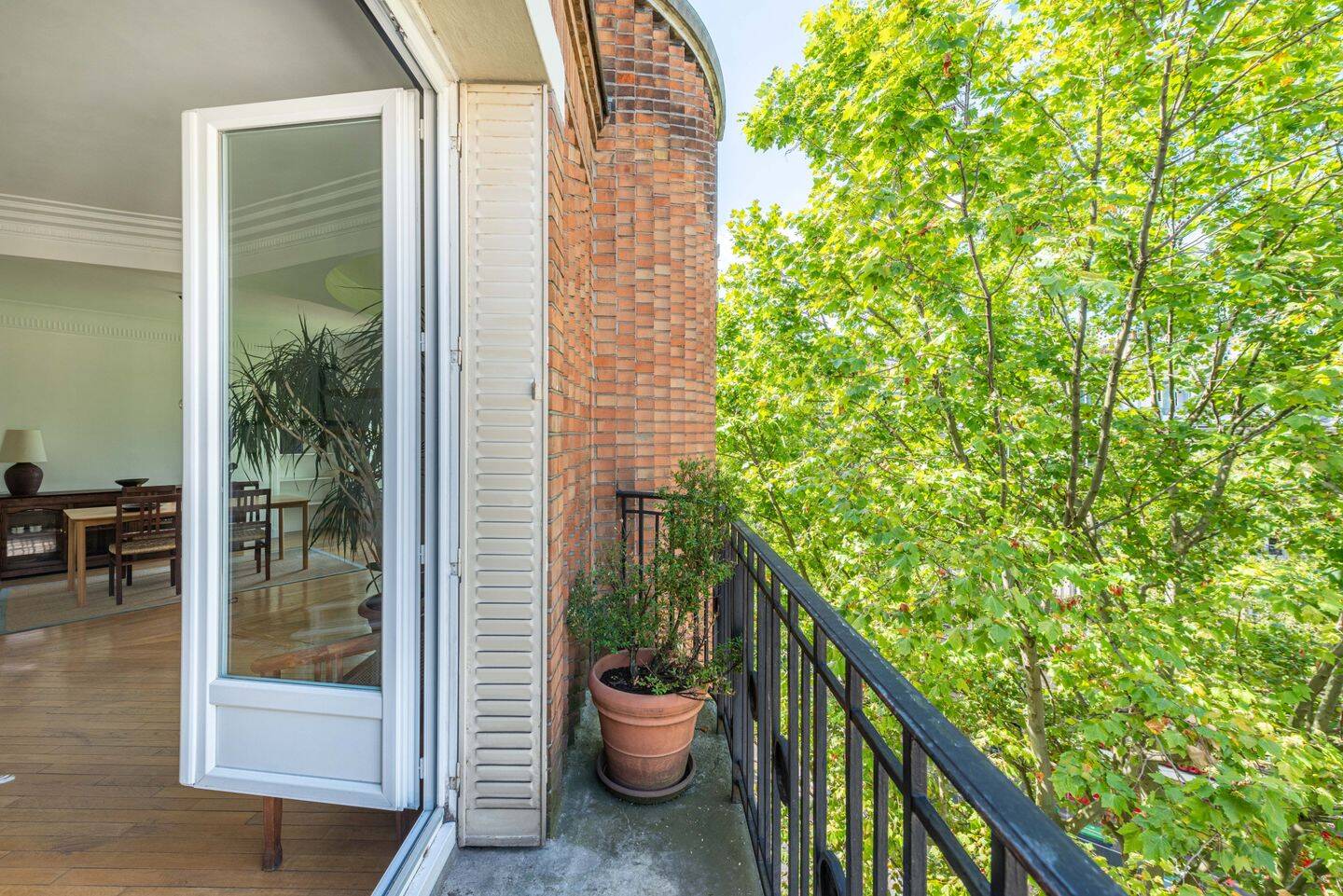 Appartement 4 pièces 123 m² · à Paris 18ème Arrondissement · 122,5 m² · 3 247 €/mois