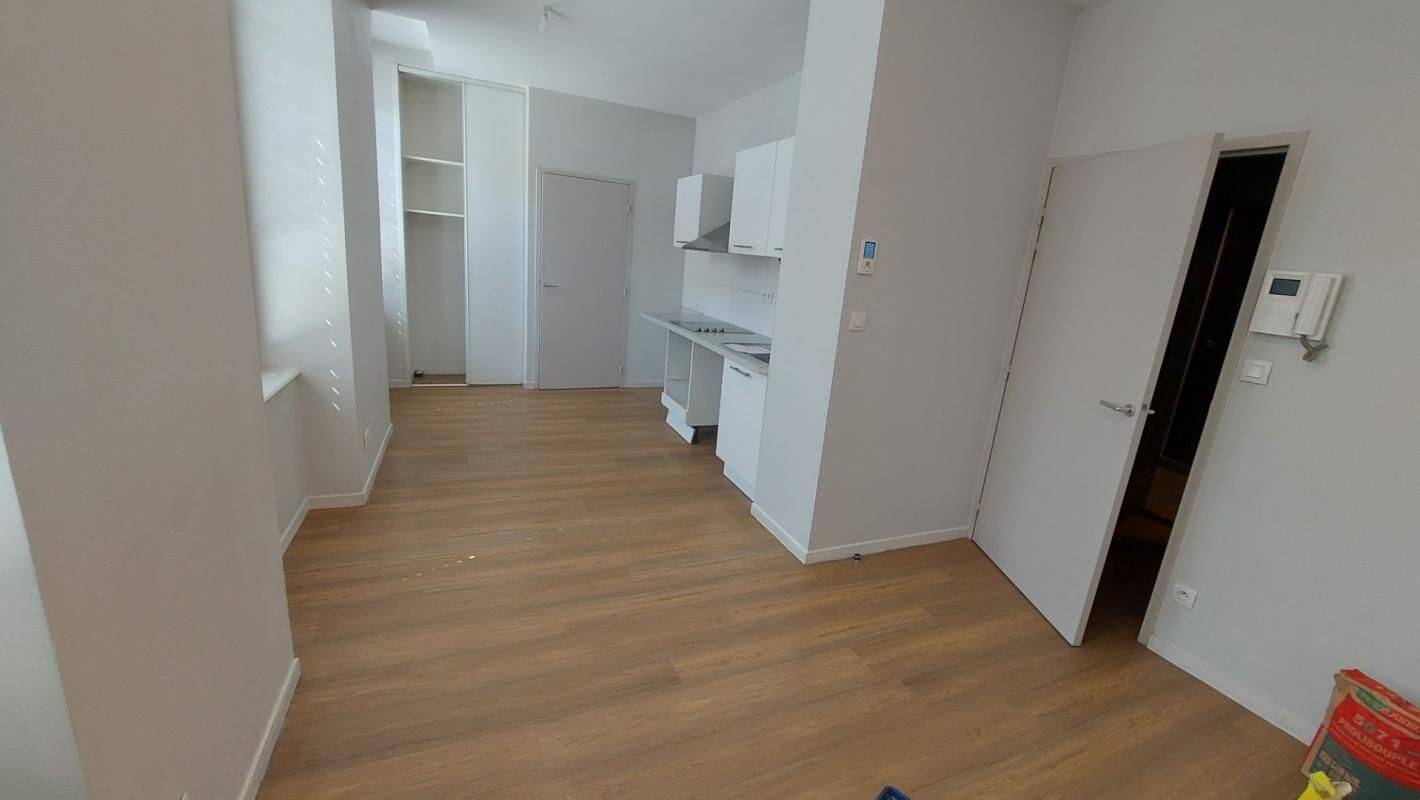 Appartement 3 pièces 49 m² · à Lyon 2ème Arrondissement · 49 m² · 788 €