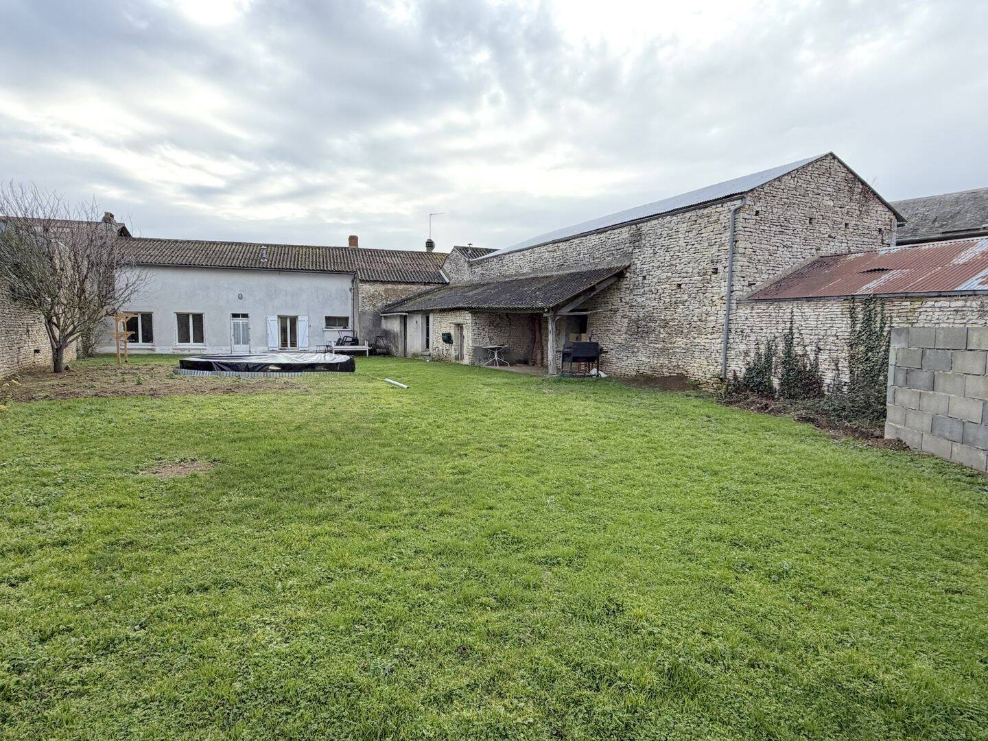 Maison 6 pièces 150 m² · à Saint-Jean-de-Sauves · 150 m² · 79 990 €