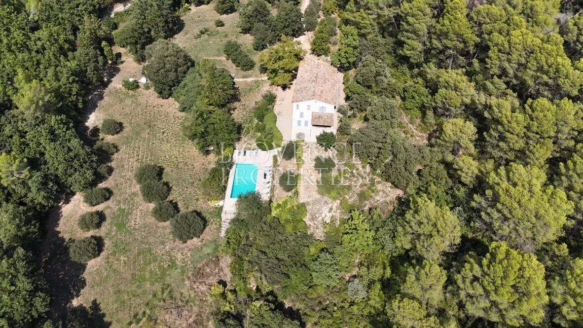 Maison 9 pièces 330 m² · à Lorgues · 330 m² · 1 590 000 €