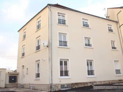 Appartement à louer 738 € 2 pièces 1 chambre 61 m² Étage 1/3 La Ferté-Gaucher 77320