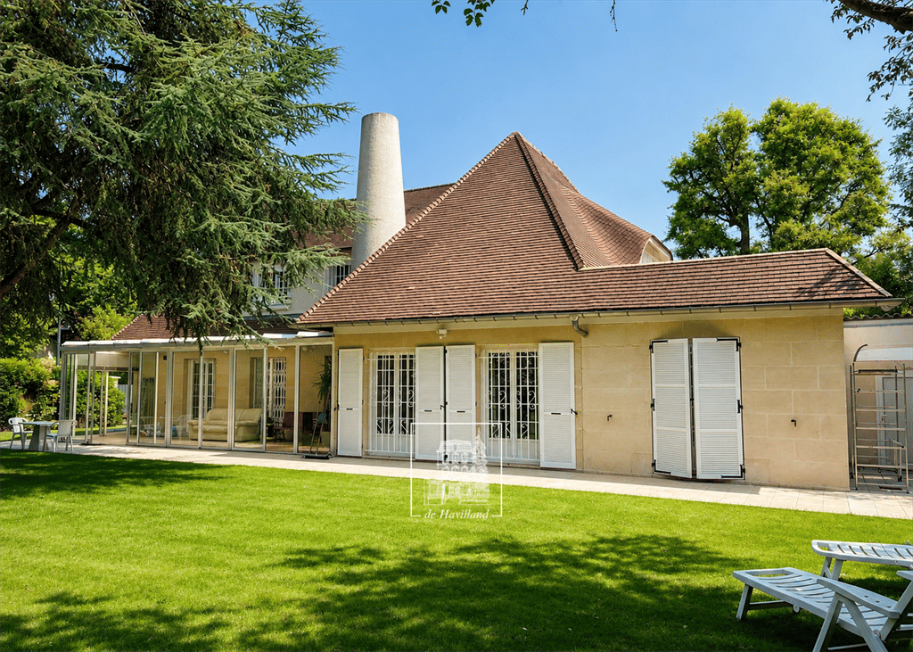 Maison 7 pièces 199 m² · à Vaucresson · 199 m² · 4 975 €