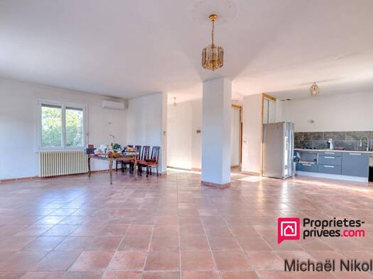 Maison à vendre 350 000 € 10 pièces 5 chambres 215 m² 750 m² de terrain Oraison 04700