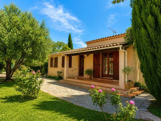 Maison de plain-pied à vendre 475 000 € 5 pièces 4 chambres 102 m² 900 m² de terrain Saint-Zacharie 83640