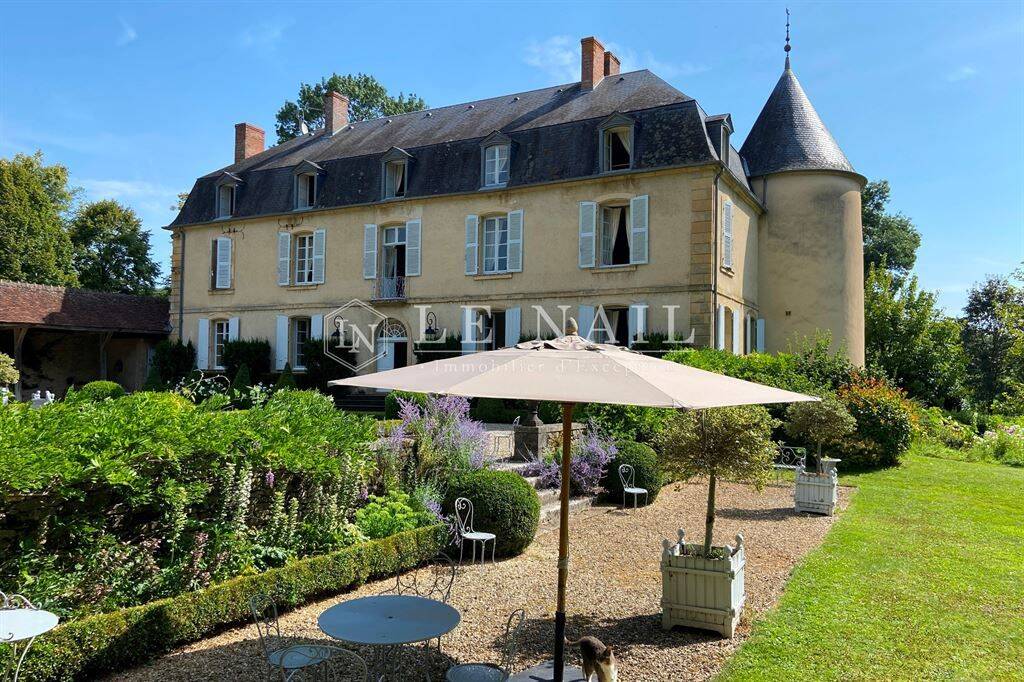 Maison 15 pièces 612 m² · à Nevers · 612 m² · 1 490 000 €