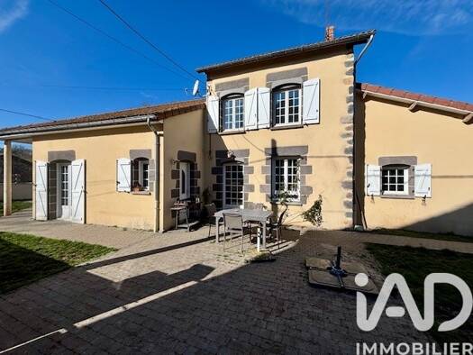 Maison à vendre 299 000 € 5 pièces 3 chambres 147 m² 1 150 m² de terrain Manzat 63410