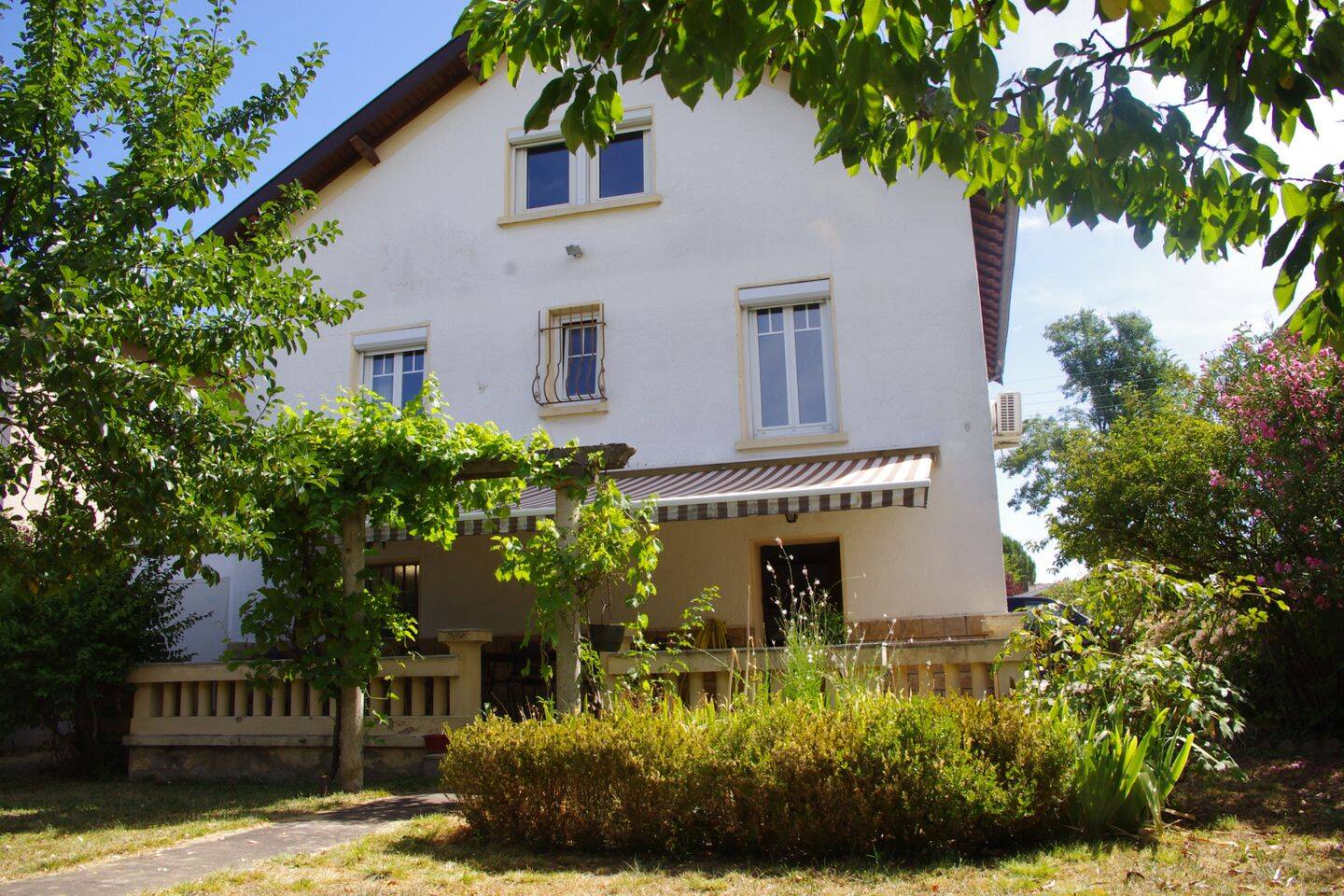 Maison 10 pièces 115 m² · à Bron · 115 m² · 978 000 €