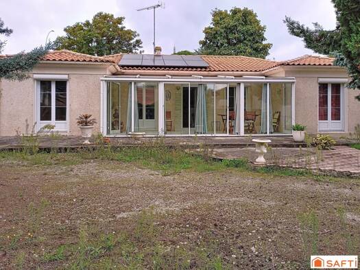 Maison à vendre 196 900 € 5 pièces 3 chambres 110 m² 1 946 m² de terrain Zone Rurale La Couronne 16400