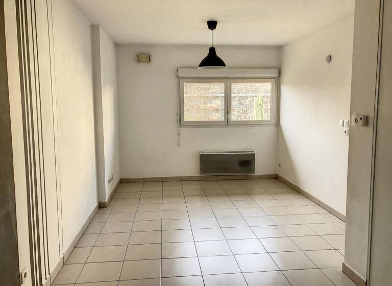 Appartement à louer 510 € 2 pièces 1<br/>chambre 36,5 m²<br/>superficie 2ème<br/>étage Synagogue-Bonaventure Avignon 84000