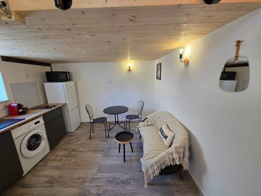 Appartement à louer 589 € 1 pièce 24 m² RDC/4 disponible dès maintenant Champ de Mars Toulon 83000