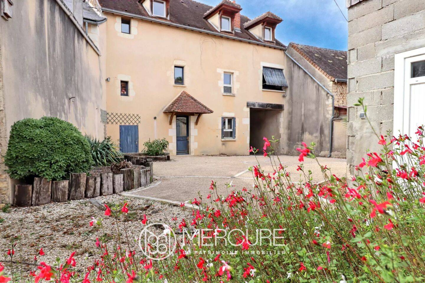 Maison 10 pièces 180 m² · à Tournon-Saint-Martin · 180 m² · 143 500 €