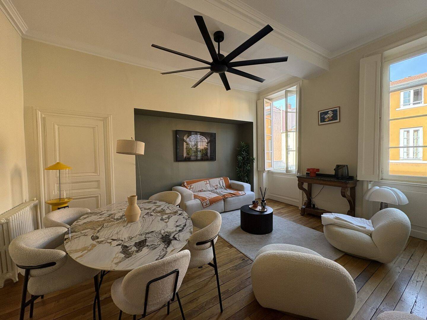 Appartement 3 pièces 113 m² · à Lyon 2ème Arrondissement · 112,8 m² · 1 496 €/mois