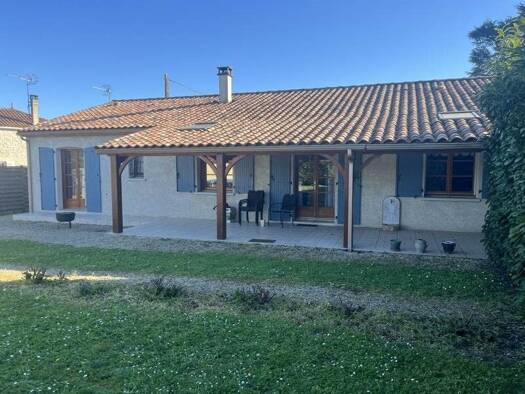 Maison de plain-pied à vendre 192 240 € 5 pièces 3 chambres 110 m² 1 080 m² de terrain Bourg-Charente 16200