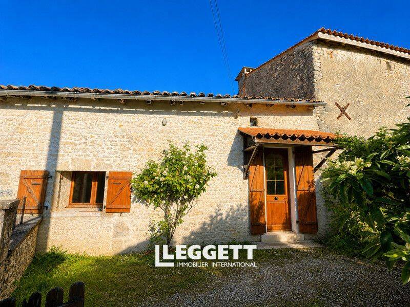 Maison 6 pièces 171 m² · à Saint-Amant-de-Boixe · 171 m² · 162 000 €
