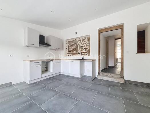 Maison de ville à louer 800 € 4 pièces 3 chambres 62,5 m² 70 m² de terrain Centre Bressuire 79300