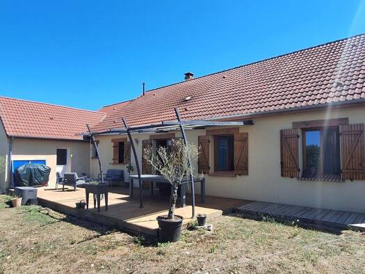 Maison de plain-pied à vendre 219 500 € 6 pièces 5 chambres 143 m² 1 110 m² de terrain Avord 18520