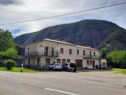 Maison jumelée à vendre 300 000 € 14 pièces 9 chambres 290 m² 1 434 m² de terrain Châtillon-en-Diois 26410