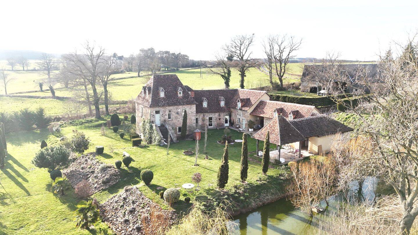 Maison 8 pièces 300 m² · à La Châtre · 300 m² · 699 000 €