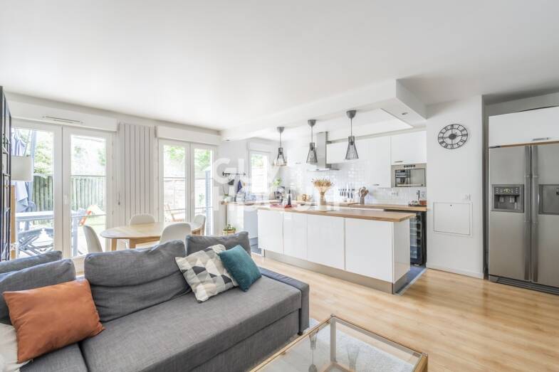 Appartement à vendre 335 000 € 3 pièces 2 chambres 64 m² Étage 1/3 Saint-Cyr-l'École 78210