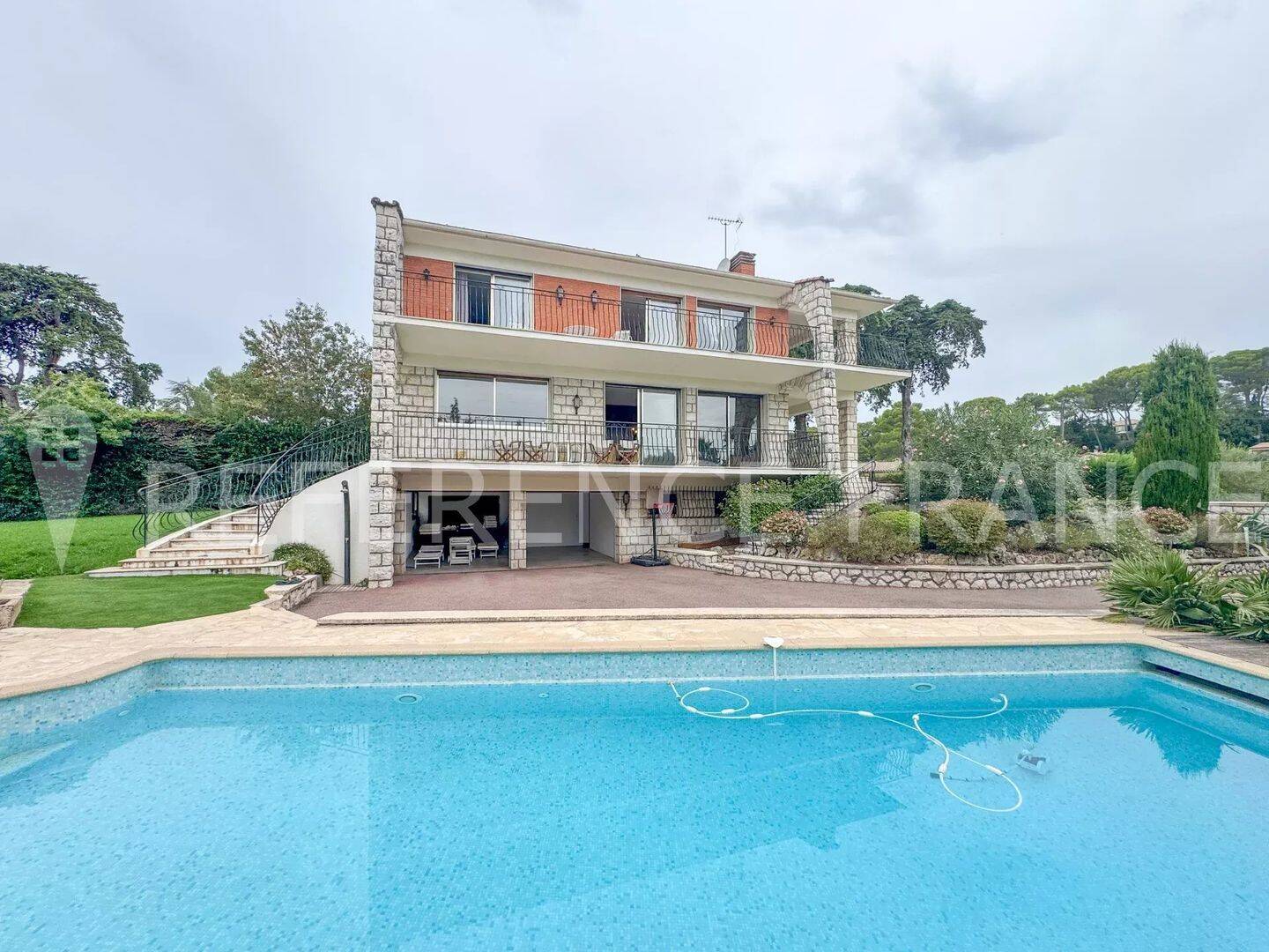 Maison 8 pièces 250 m² · à Mougins · 250 m² · 6 000 €/mois
