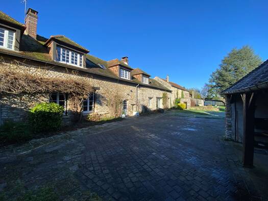 Maison à vendre 720 000 € 7 pièces 4 chambres 240 m² 2 954 m² de terrain Autouillet 78770