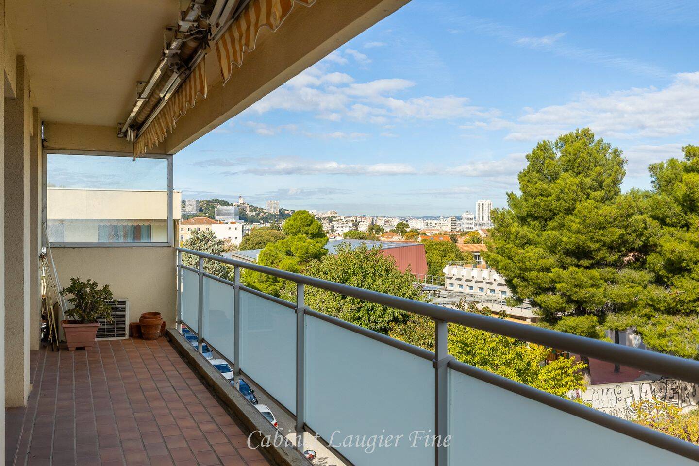 Appartement 5 pièces 103 m² · à Marseille 8ème Arrondissement · 102,8 m² · 365 000 €