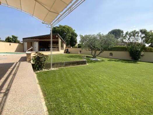 Maison de plain-pied à vendre 648 000 € 5 pièces 3 chambres 167 m² 1 000 m² de terrain Uzès 30700