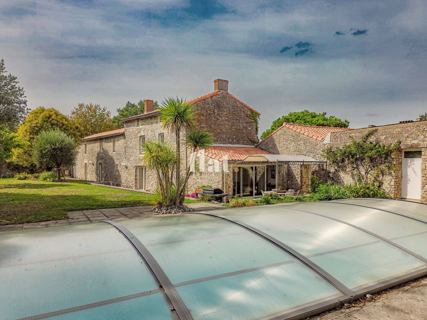 Maison 6 pièces 351 m² · à Aigrefeuille-sur-Maine · 351 m² · 799 900 €