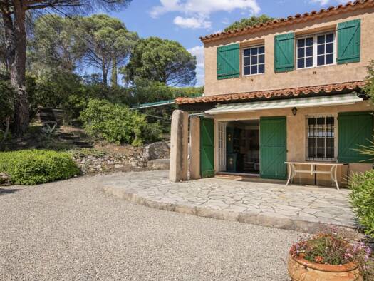 Maison à vendre 820 000 € 3 pièces 2 chambres 66,3 m² 98 m² de terrain La Croix-Valmer 83420