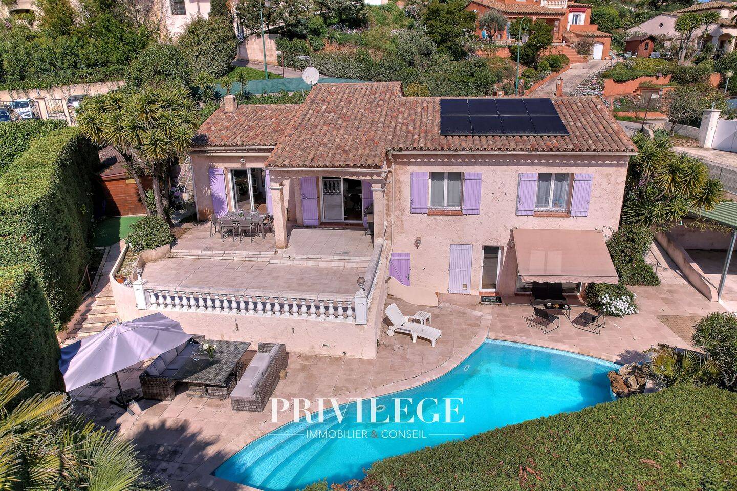 Maison 9 pièces 223 m² · à La Roquette-sur-Siagne · 223 m² · 899 000 €