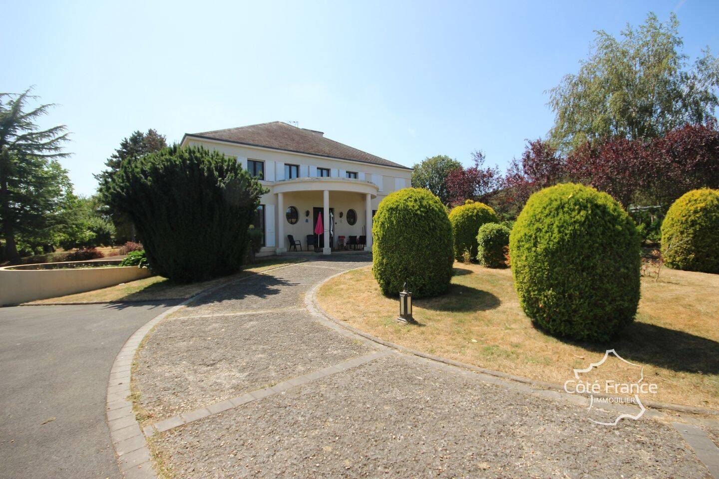 Maison 8 pièces 332 m² · à Aubrives · 332 m² · 374 000 €