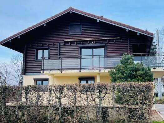 Maison à vendre 240 000 € 5 pièces 2 chambres 106 m² 2 575 m² de terrain Montain 39210