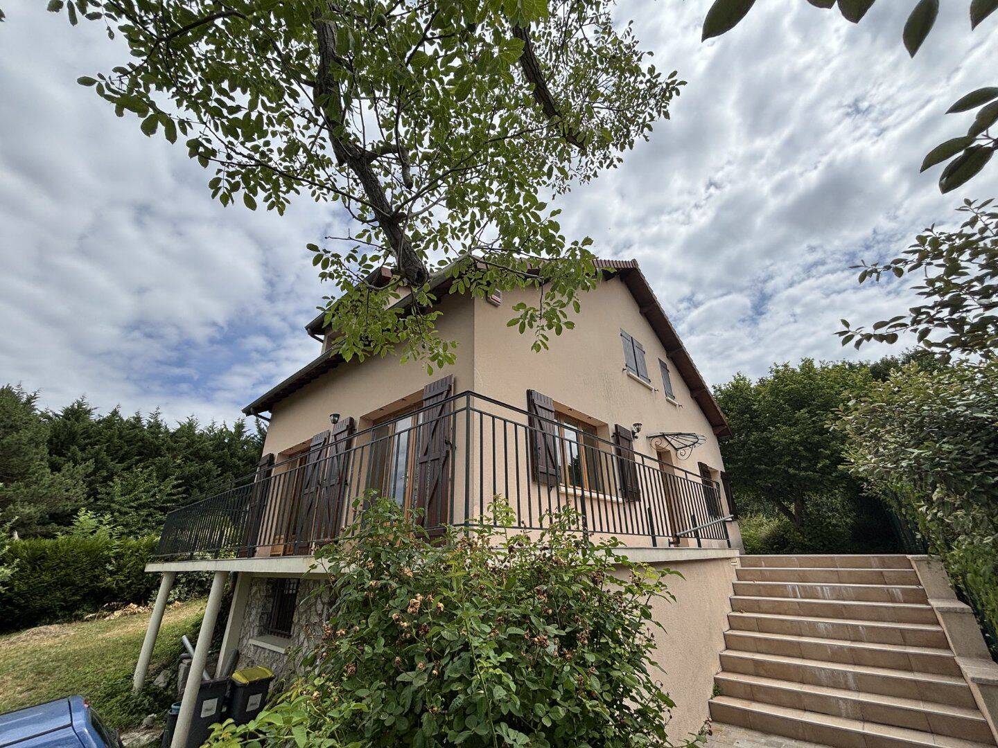 Maison 5 pièces 120 m² · à Saint-Germain-en-Laye · 120 m² · 2 900 €