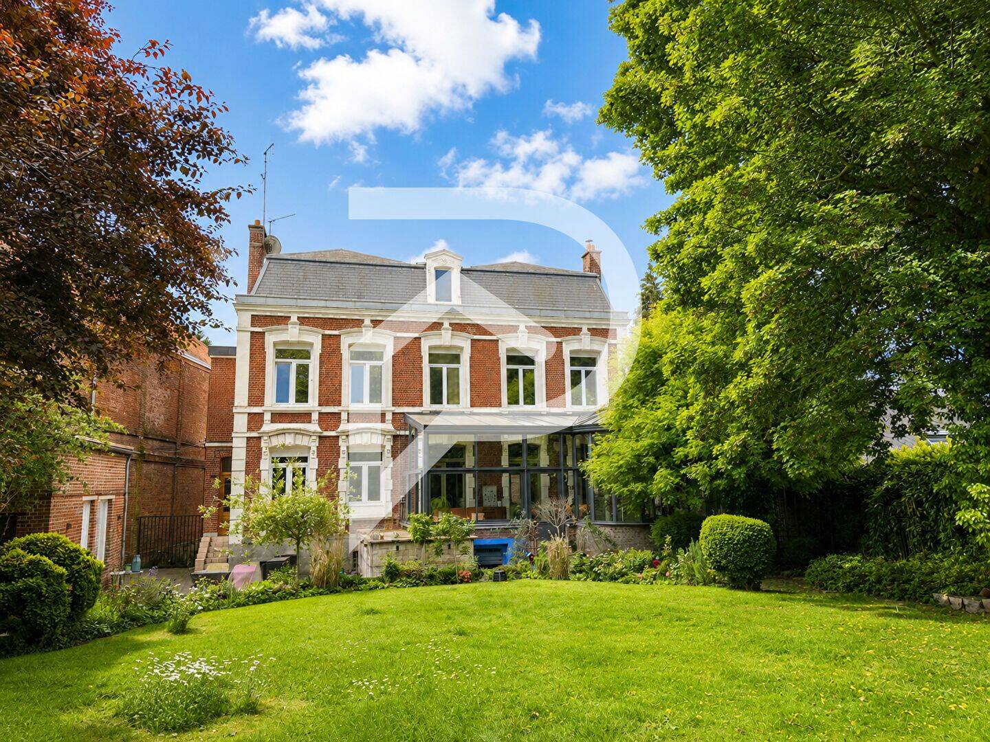 Maison 10 pièces 356 m² · à Solesmes · 356 m² · 435 000 €