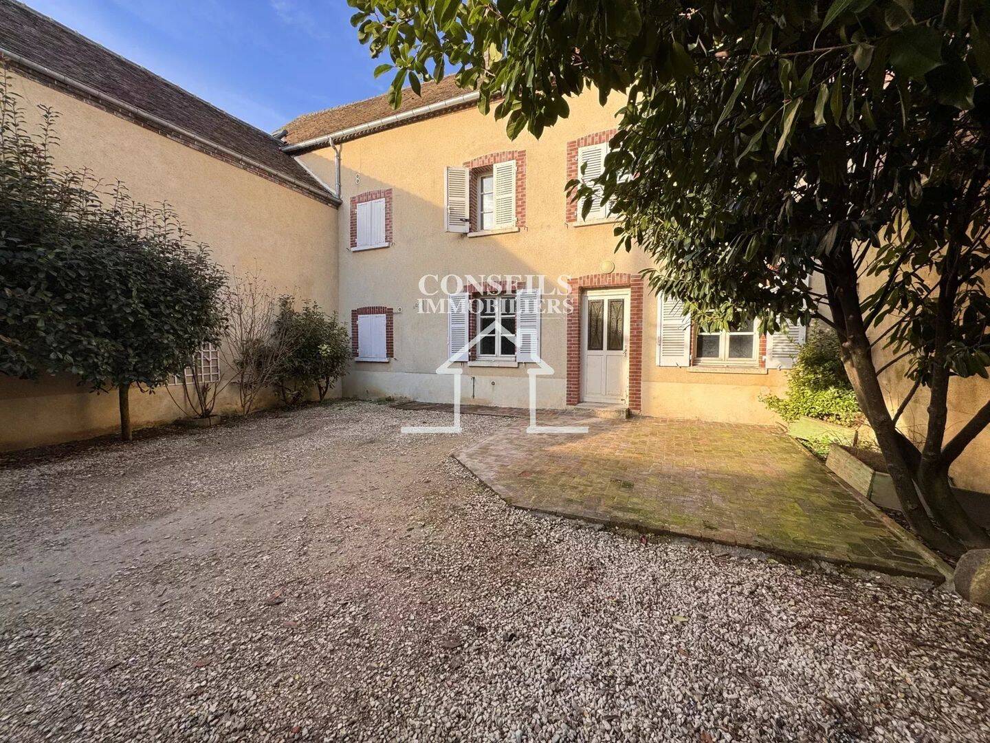 Maison 6 pièces 139 m² · à Villeneuve-sur-Yonne · 139 m² · 139 000 €
