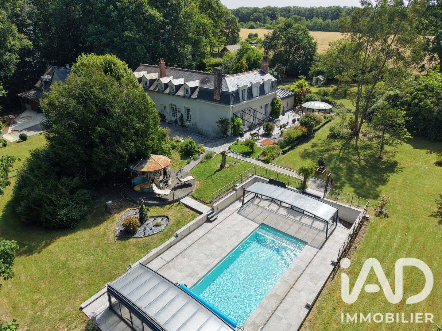 Maison 10 pièces 335 m² · à Nouzilly · 335 m² · 650 000 €