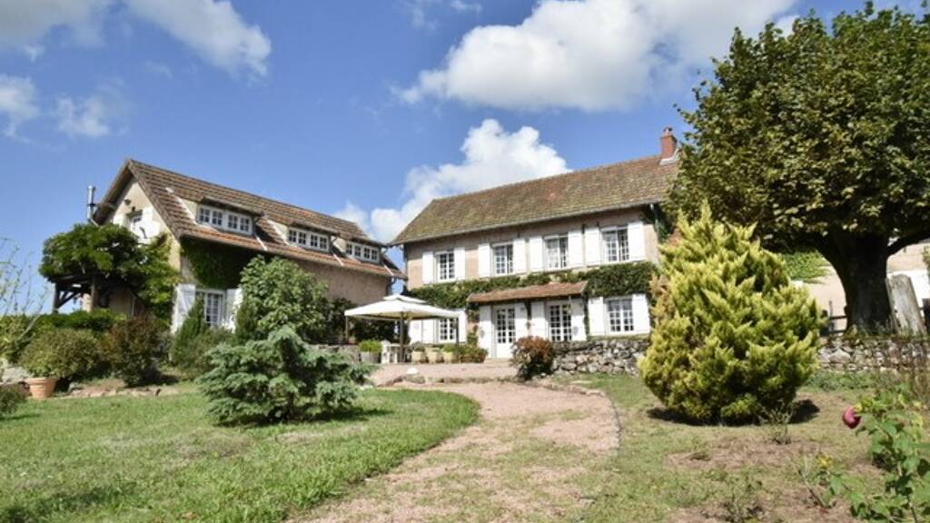 Maison à vendre 545 000 € 10 pièces 7 chambres 320 m² 7 300 m² de terrain Charolles 71120