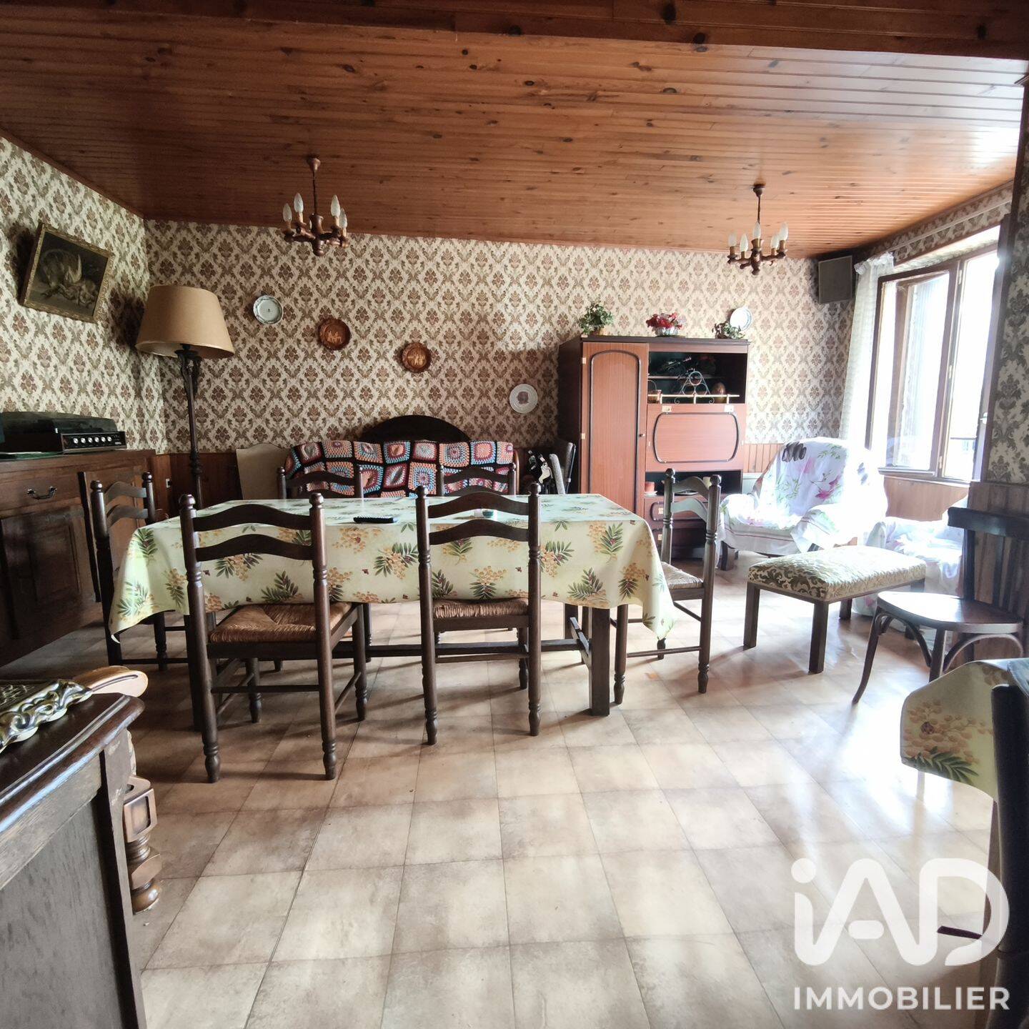 Maison 6 pièces 149 m² · à Brosses · 149 m² · 75 000 €