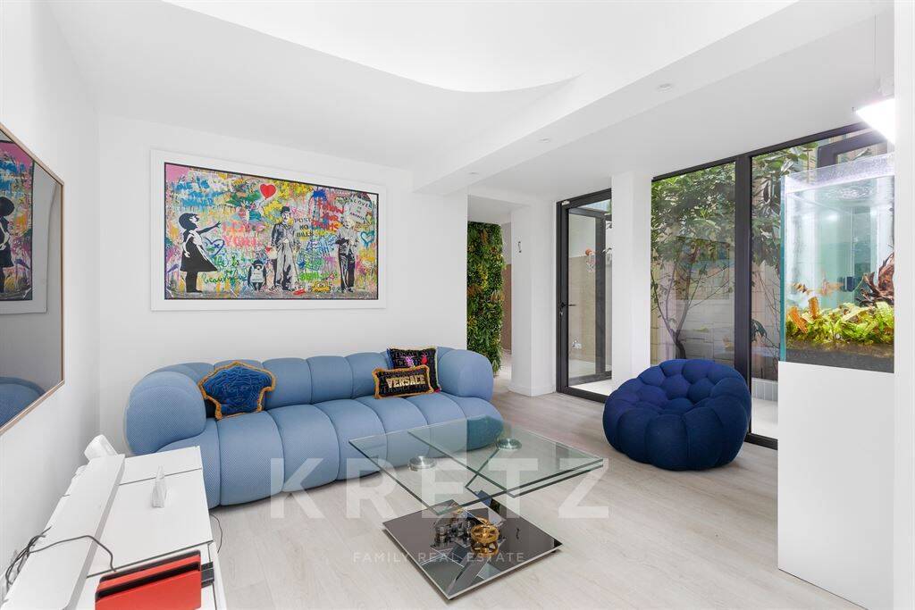 Appartement 5 pièces 150 m² · à Paris 16ème Arrondissement · 150 m² · 1 650 000 €