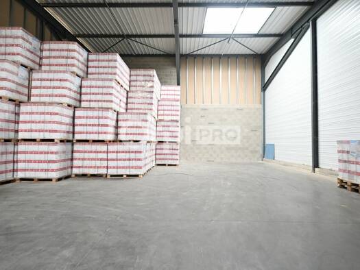 Local d'activités à louer 2 100 € 300 m² d'espace de stockage Sennecey-le-Grand 71240