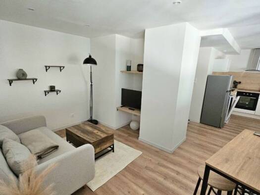 Appartement à louer 700 € 2 pièces 1 chambre 37 m² Étage 1/8 Quartier du Centre Le Mans 72000