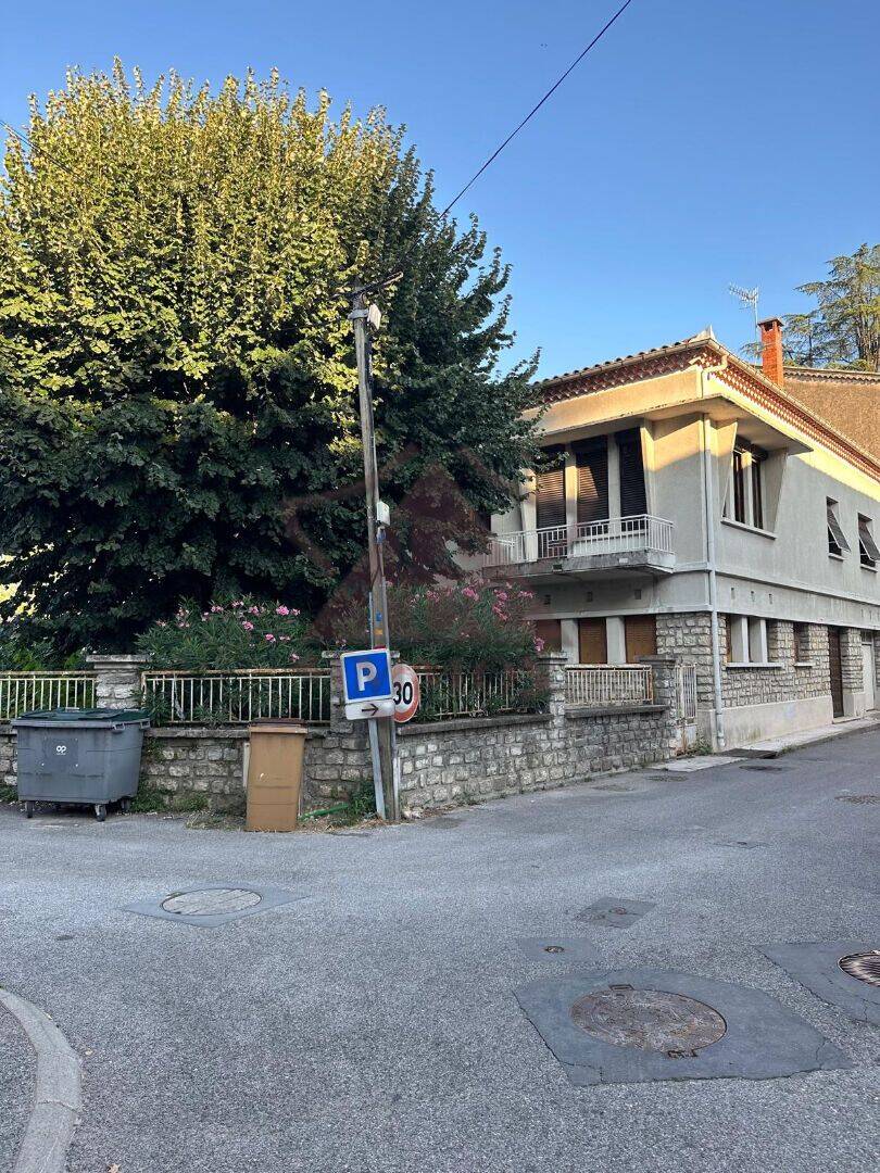 Maison 8 pièces 240 m² · à Saint-Ambroix · 240 m² · 199 000 €