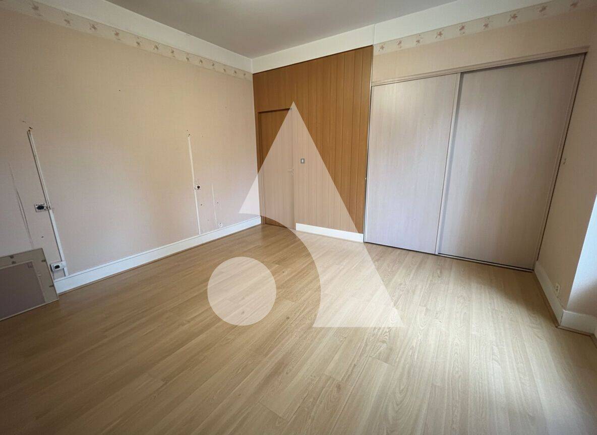 Maison 16 pièces 360 m² · à Liffol-le-Grand · 360 m² · 199 000 €