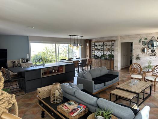 Maison de plain-pied à vendre 345 000 € 5 pièces 3 chambres 147 m² 4 800 m² de terrain Rouillac 16170