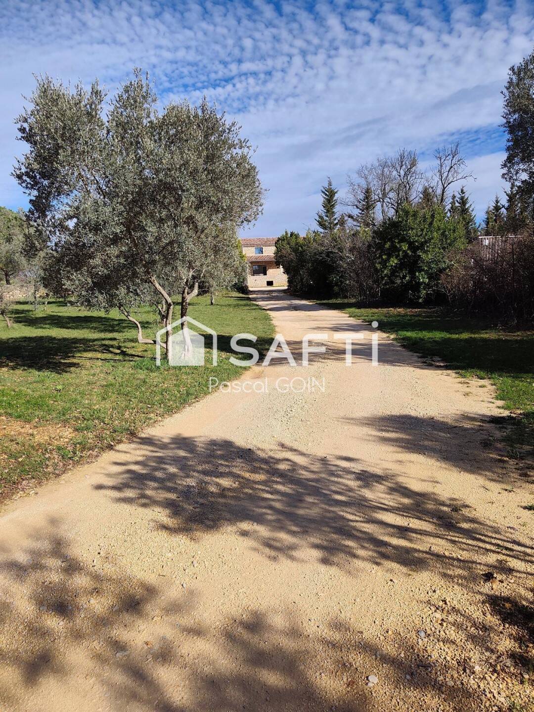 Maison 8 pièces 220 m² · à Issirac · 220 m² · 478 000 €