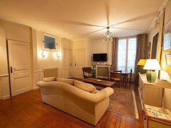 Appartement 4 pièces 82 m² · à Paris 7ème Arrondissement · 82 m² · 3 400 €