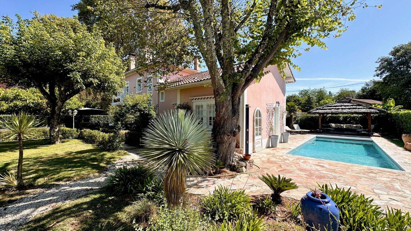 Maison 9 pièces 173 m² · à Roquefort · 173 m² · 439 000 €