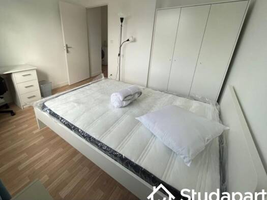 Colocation à louer - logement étudiant 500 € 1 pièce 1 chambre 14 m² 3ème étage Aguado Évry-Courcouronnes 91000