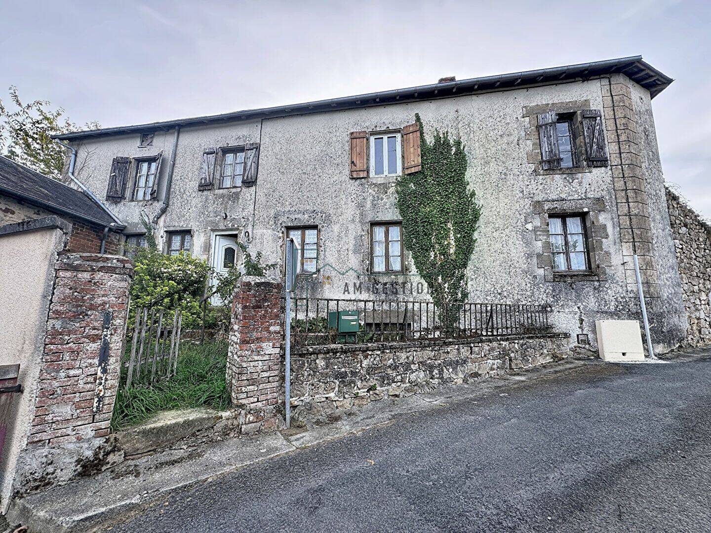 Maison 5 pièces 125 m² · à Bussière-Galant · 125 m² · 34 500 €
