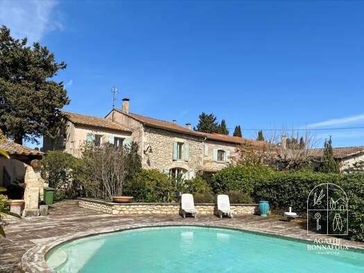 Mas à vendre 1 050 000 € 10 pièces 6 chambres 380 m² 5 800 m² de terrain Ouest Châteaurenard 13160